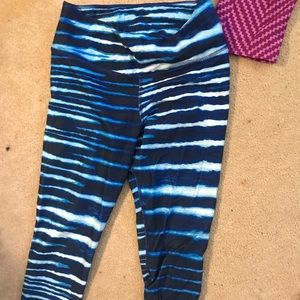 Nike blue stripped cropped leggings